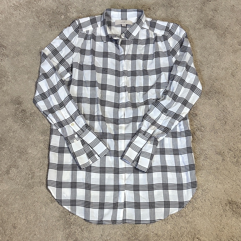 LOFT Women’s Black and White Plaid button down shirt